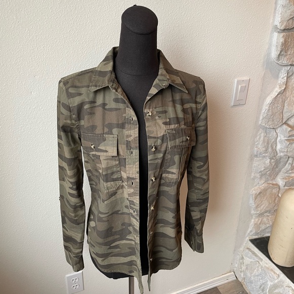 Forever 21 Camo Button-Down Shirt - Picture 4 of 5